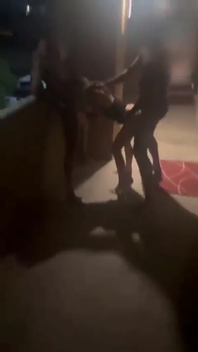 UVdY03uHQg6VSxBW.mp4