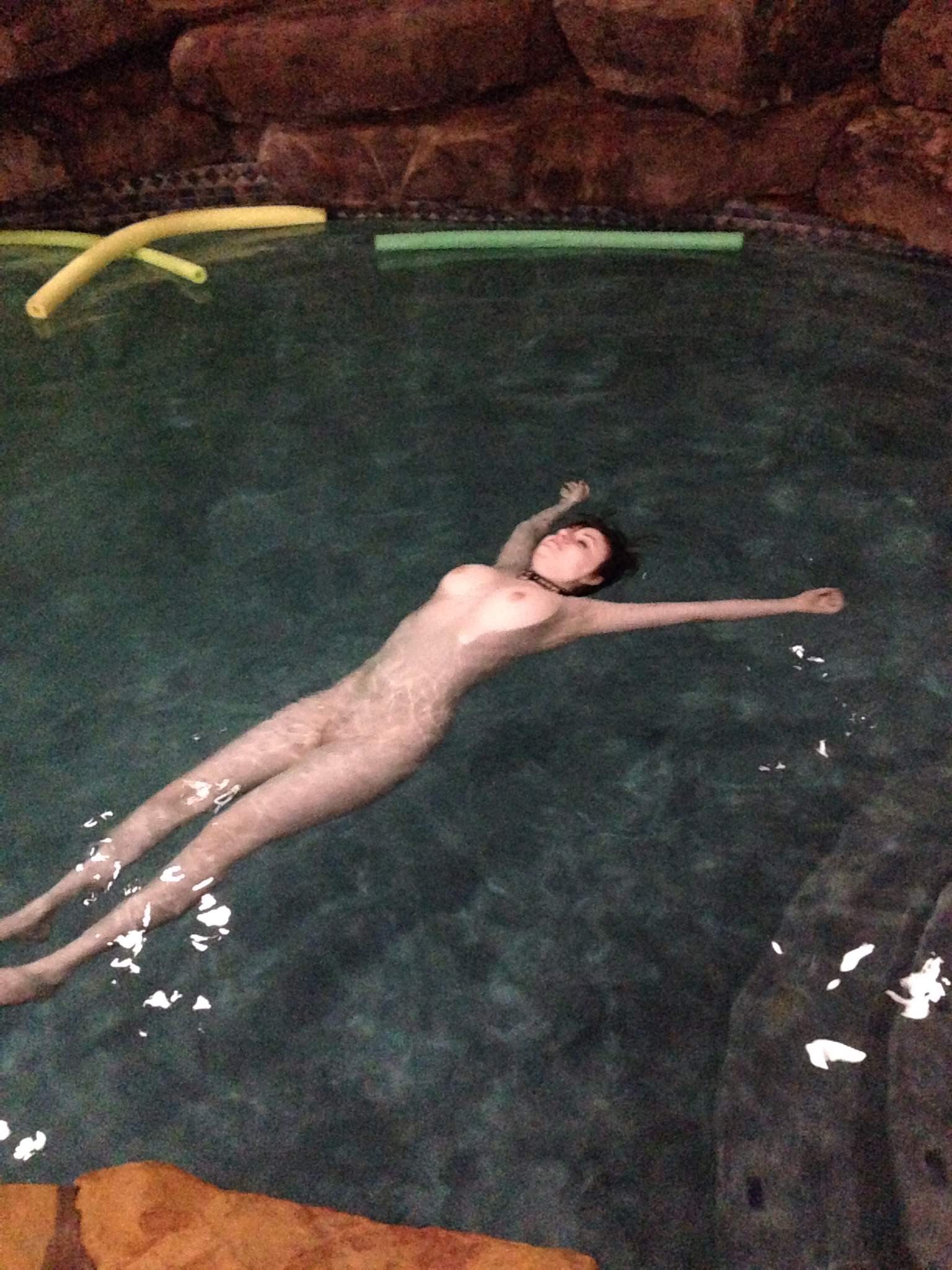 M6RXWCKXYOtselU9.jpg